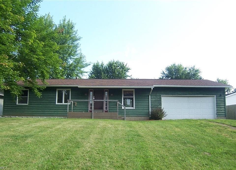 1st image of 675 Lakeview Dr