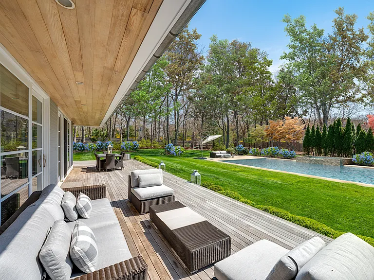 30 Harbor View Dr — Photo 1