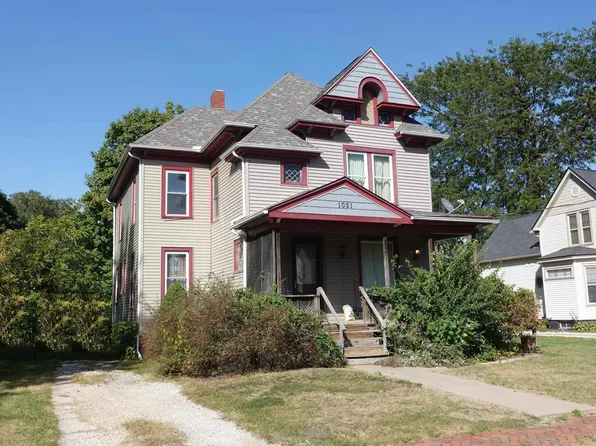 1021 E Brooks St, Galesburg, IL 61401