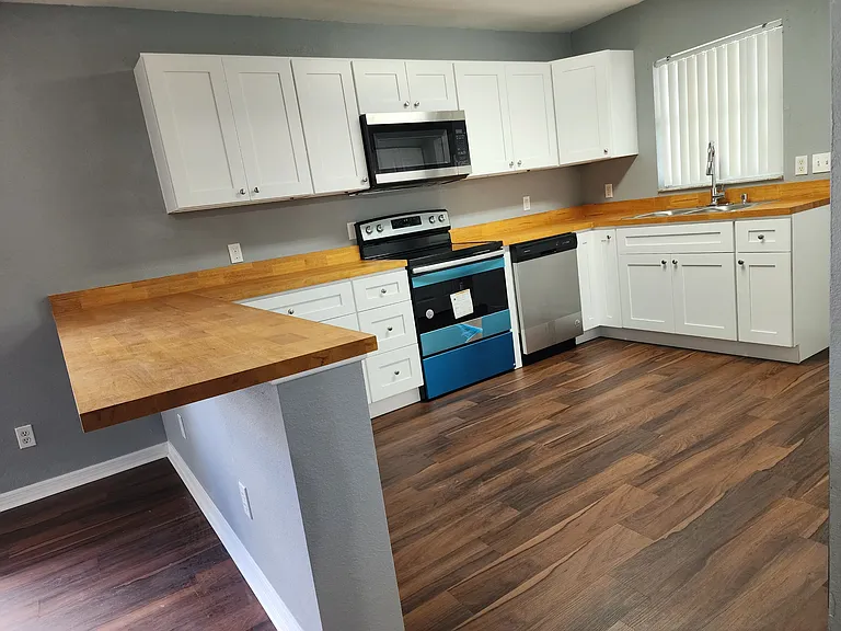 3254 Conine Dr W — Photo 3