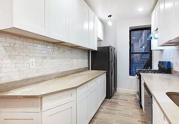 4th image of 284 Lenox Ave APT 1