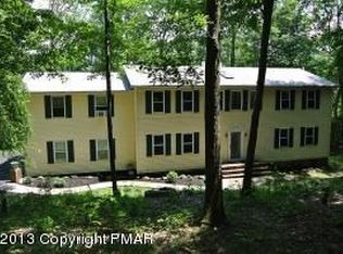 9 Candlewood Ln, Mount Pocono, PA