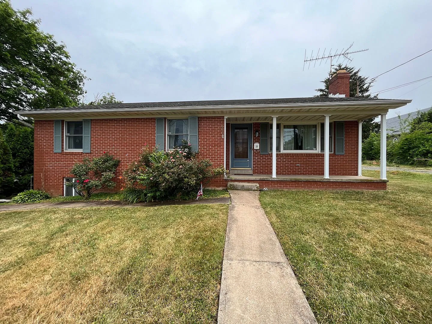 Single Family Home in Shrewsbury Borough — Photo 1