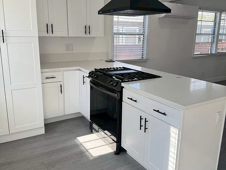 1327 N Kenwood St #1327 — Photo 10
