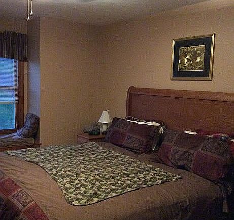Master bdrm 14.6' x 13.3'