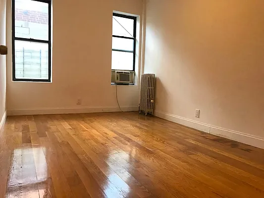 Rented by Hillel Realty Group | media 11