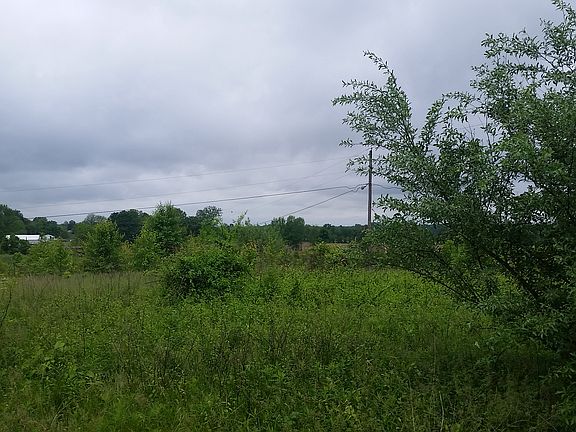 4th image of 960 Saint Clair Rd