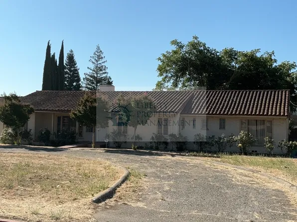 1725 W F St, Oakdale, CA 95361