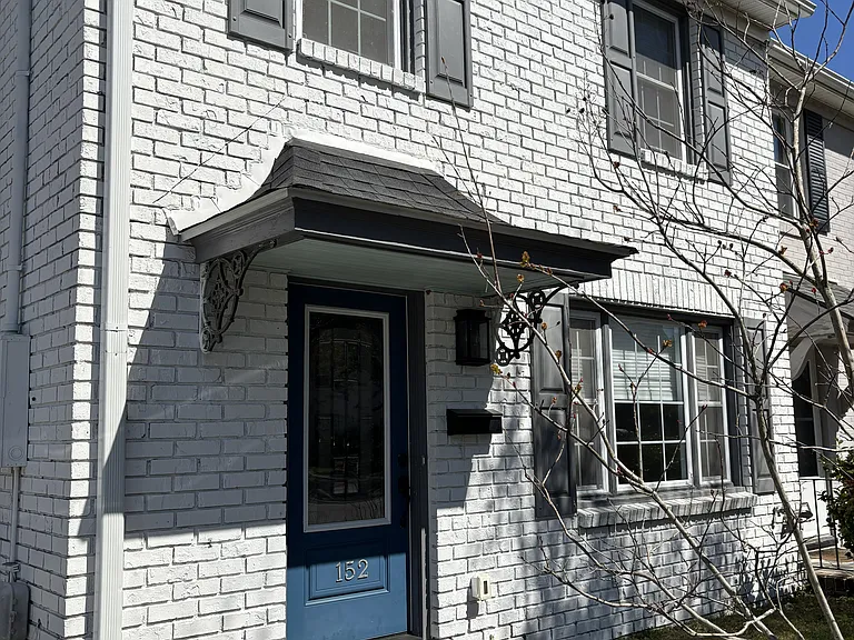 152 Gordon St — Photo 2