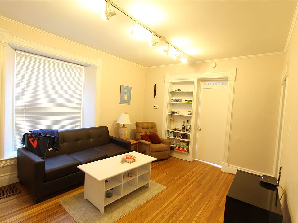 1325 #1 living room (3)