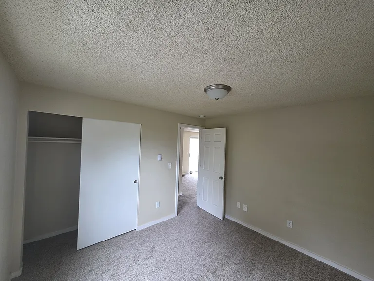 2410 S I St #4 — Photo 10
