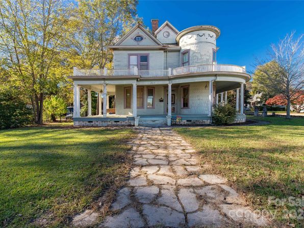 307 Kings Mountain St, Clover, SC 29710