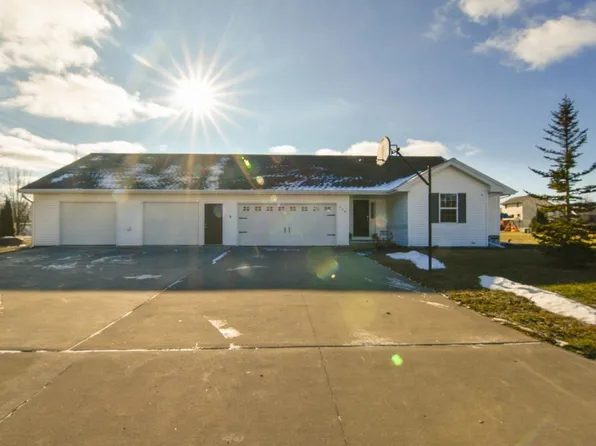 920 Robin Ln, Oconto Falls, WI 54154