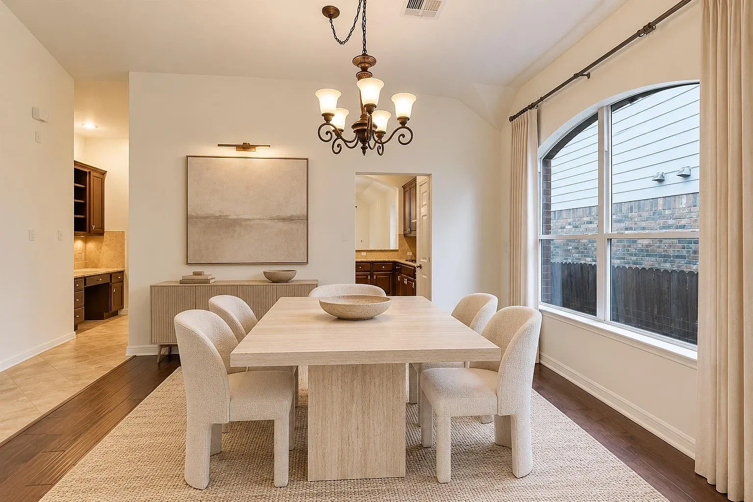 3 bed, 2.0 bath, 2014 sqft, $2,800 — Photo 3