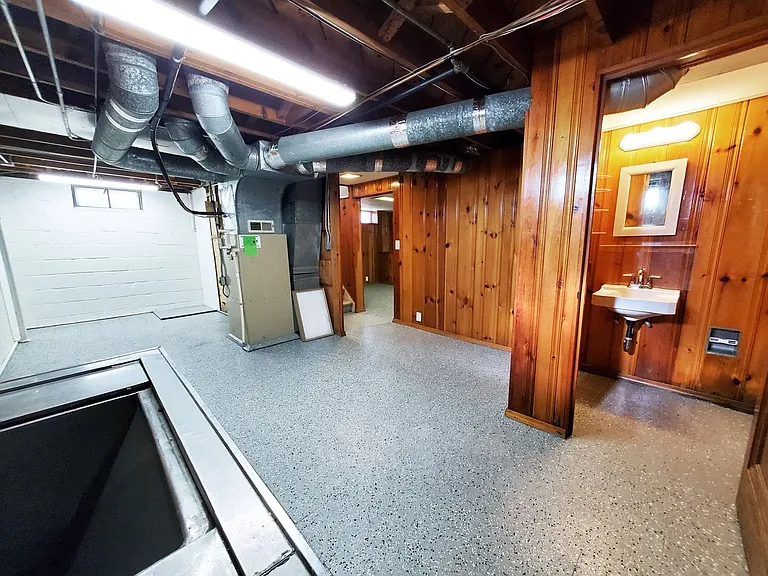 18512 Lewis Dr — Photo 23