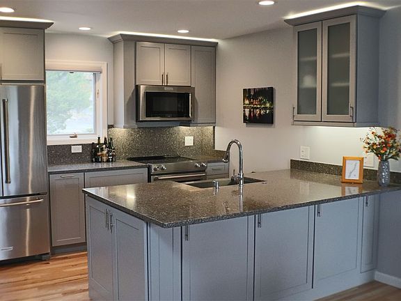 3rd image of 15 Juniper Hill Dr