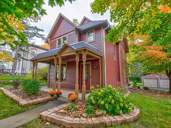 2nd image of 612 Rice St W