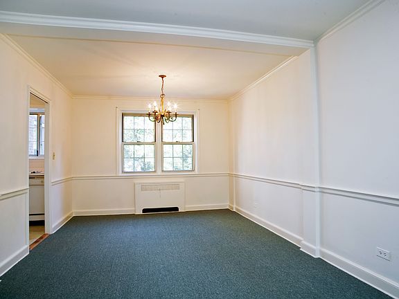 4th image of 3 Chateaux Cir APT 3F