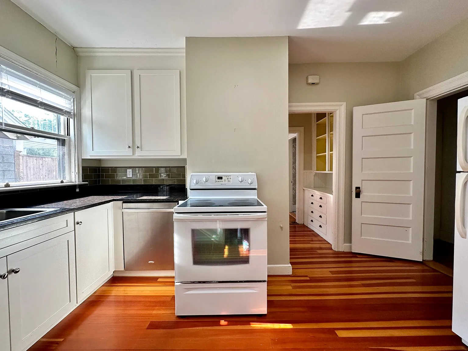 41 Irving Ave — Photo 3