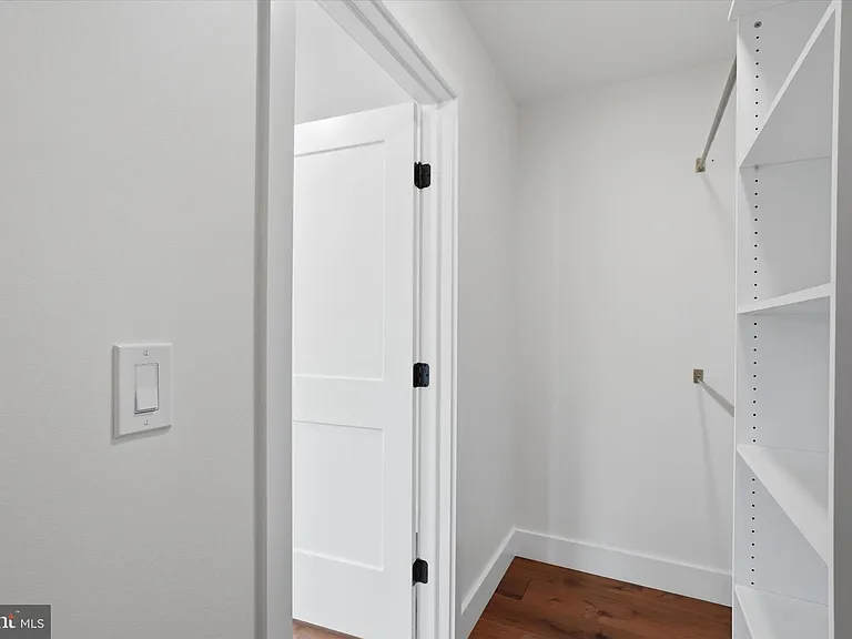 425 Grove Pl — Photo 30
