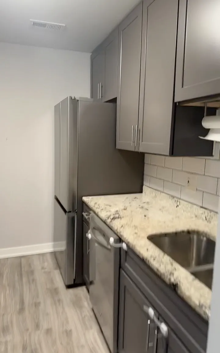2 bed, 972 sqft, $2,200 — Photo 1