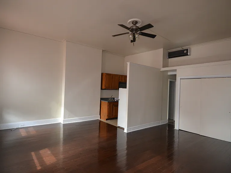 2025 Walnut St #3F — Photo 3