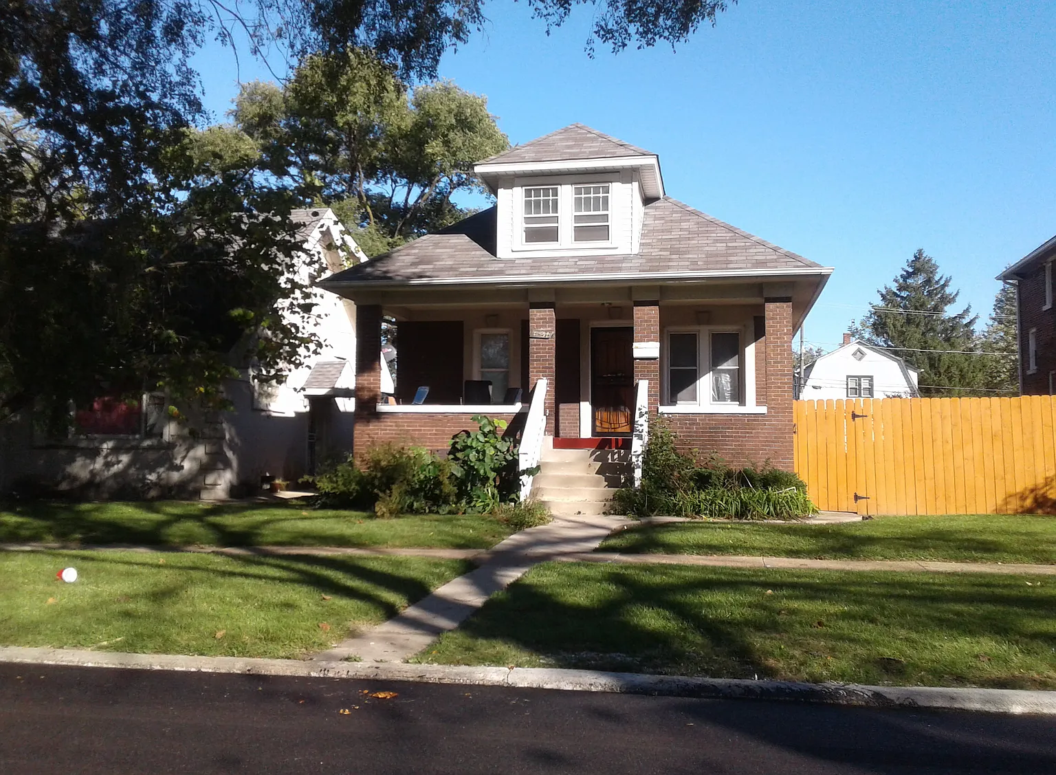 1031 Victoria Ave photo 1