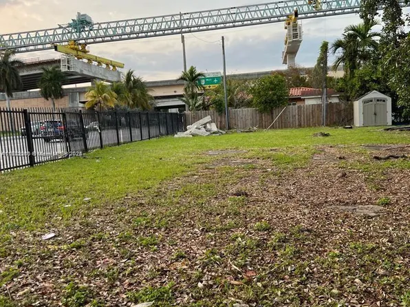 843 NW 17th Ave, Miami, FL 33125