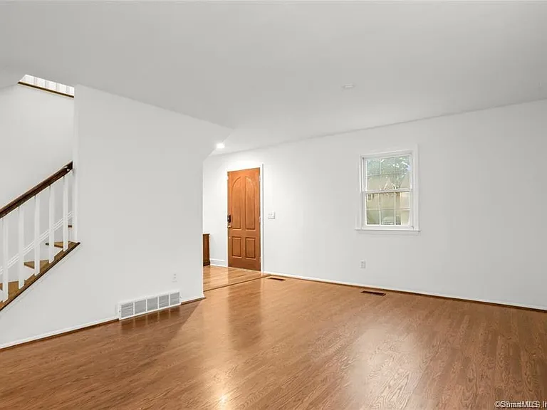 10 Harvann Rd — Photo 6