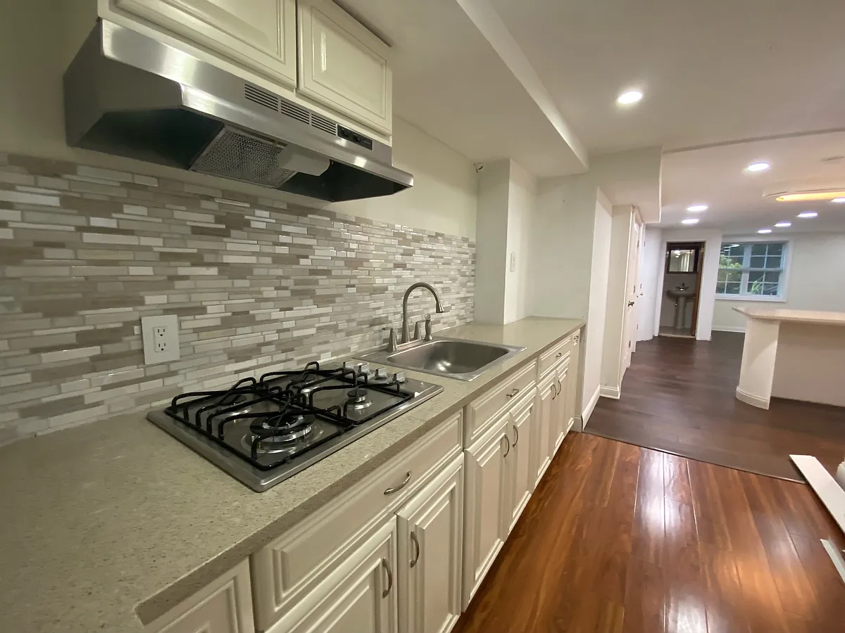 Building Photo - 932 Birch Ave #1