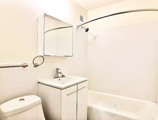 Rented by Bruma Realty LLC | media 8