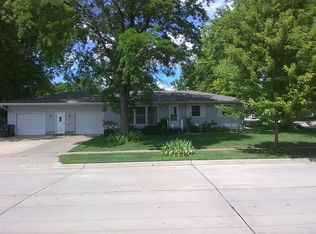 2824 E 32nd St, Davenport, IA 52807