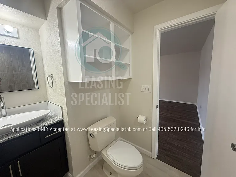 127 W Acres St #E — Photo 17