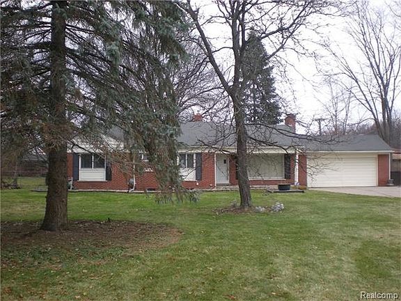 2nd image of 24080 Woodland Dr