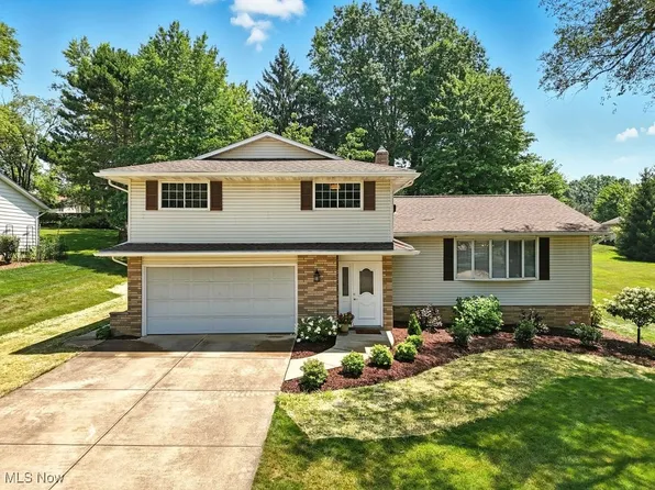 5615 Elm Hill Dr, Solon, OH 44139