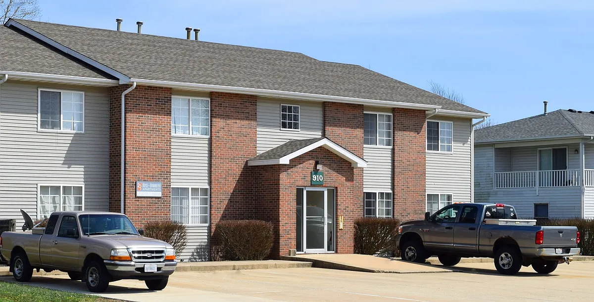 Building Photo - 806-910 Hartwell Dr