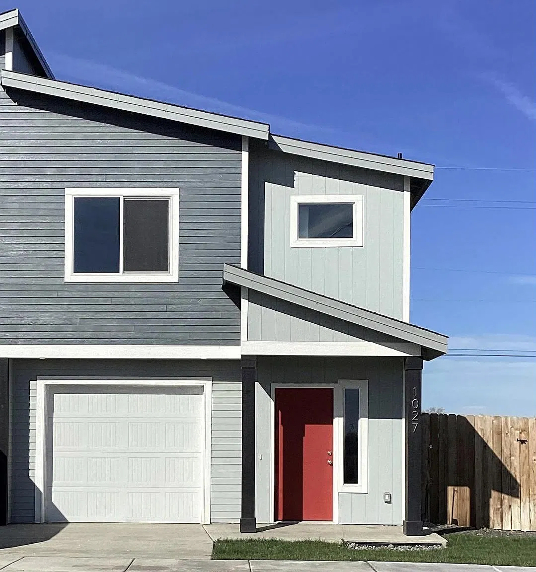 3 bed, 2.5 bath, $1,825 — Photo 1