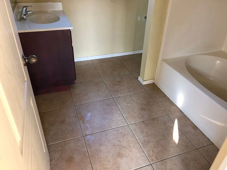 585 Hart Dr — Photo 16