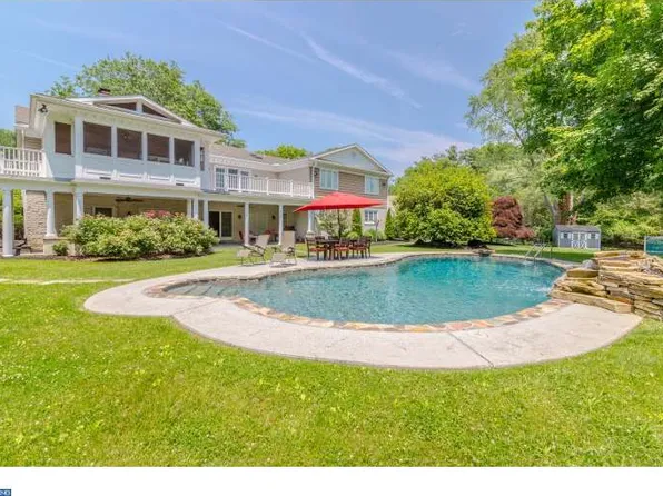 18 Brookview Ln, Rose Valley, PA 19086