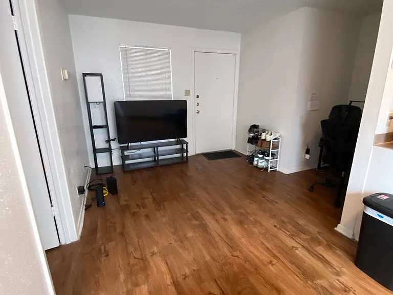 2803 Hemphill Park #B102 — Photo 9