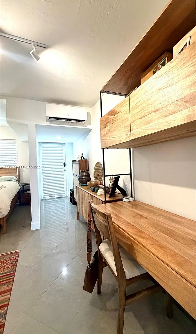626 Condominium — Photo 3