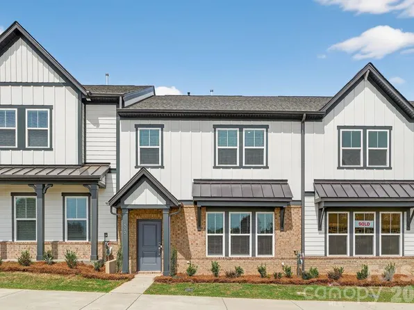 302 Silver Fleet Dr, Indian Trail, NC 28079