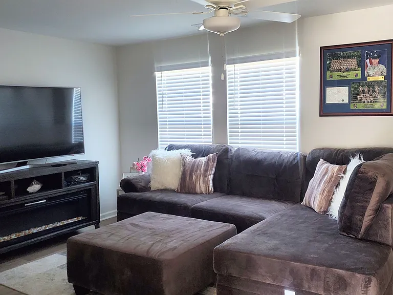 1052 Astoria Dr #MAIN — Photo 4
