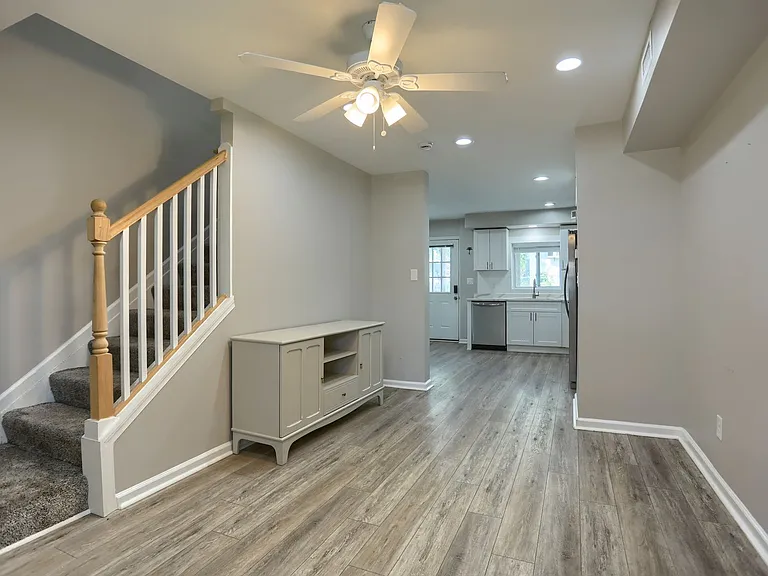 1207 Anglesea St — Photo 4