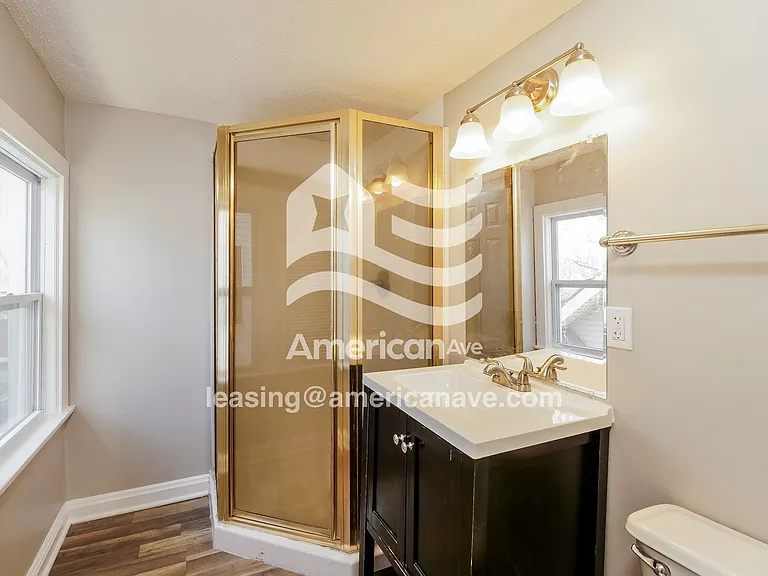 988396_012_main_bathroom_13661322.jpg