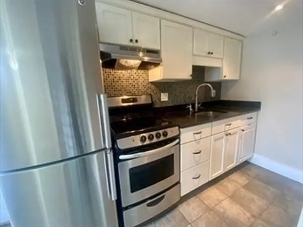 35 Broad St #3, Newburyport, MA 01950