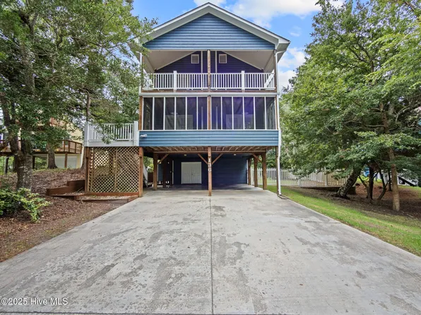 136 Pinewood Place, Emerald Isle, NC 28594