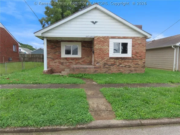 1218 12th St, Nitro, WV 25143