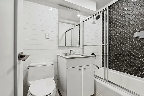 Rented by 165 E 66 Street Residential Owner LLC | media 9