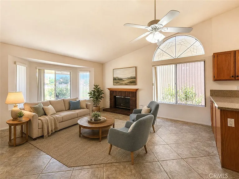 1850 Tamarack Ln — Photo 4